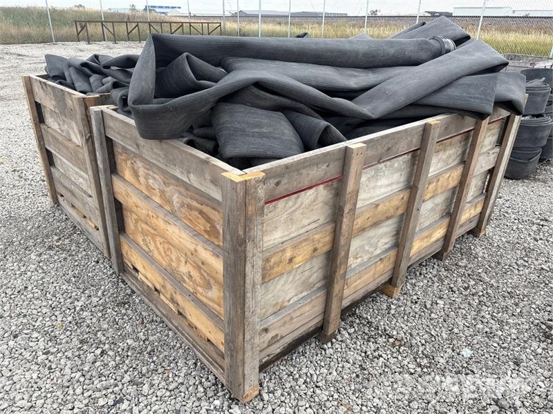  Quantity of (2) Crates of 6 inch Hose Otros componentes