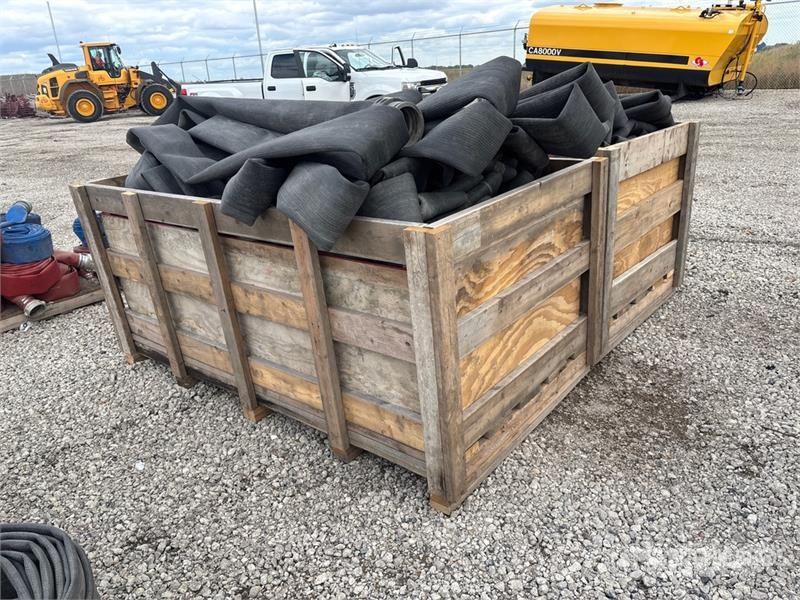  Quantity of (2) Crates of 6 inch Hose Otros componentes