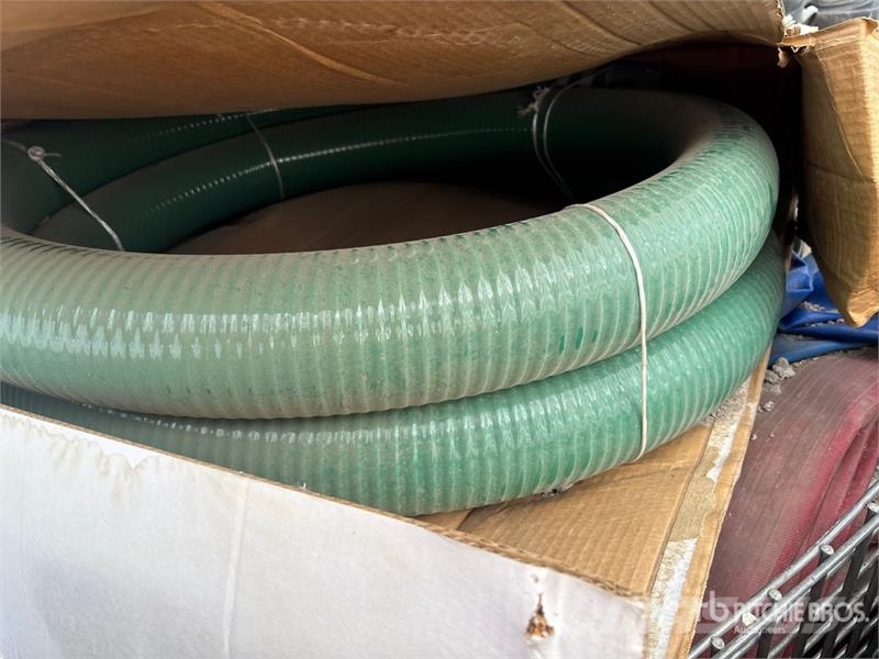  Quantity of (2) Crates of Hose Otros componentes