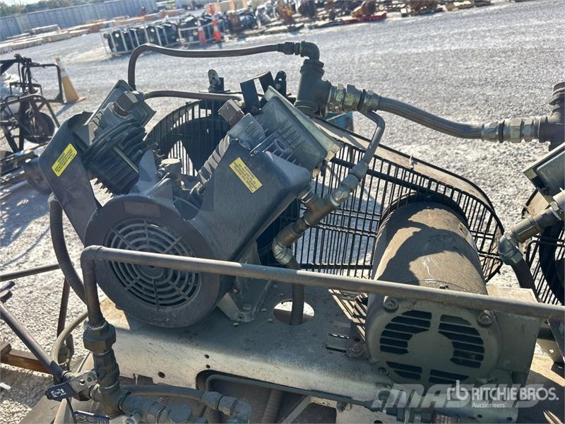  Quantity of (2) Electric 80 gal Air Compressor مكابس