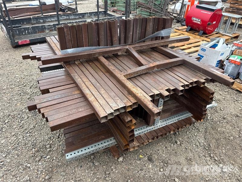 Quantity of 2 in x 2 in Steel Square Tubing and (1 Talhas, guinchos e elevadores de materiais