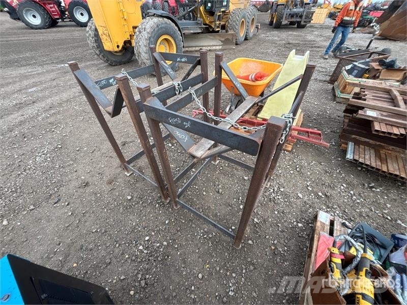  Quantity of (2) Material Rack Construcción - Otros