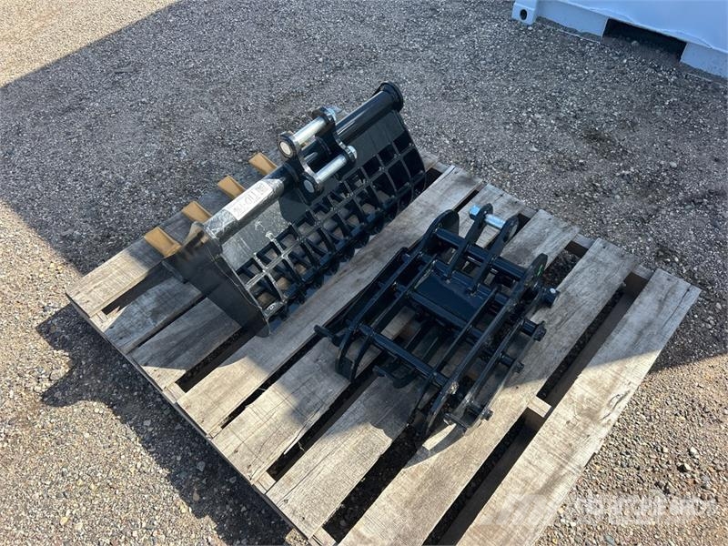 Quantity of (2) Mini Excavator Attachments (Unuse Otros componentes