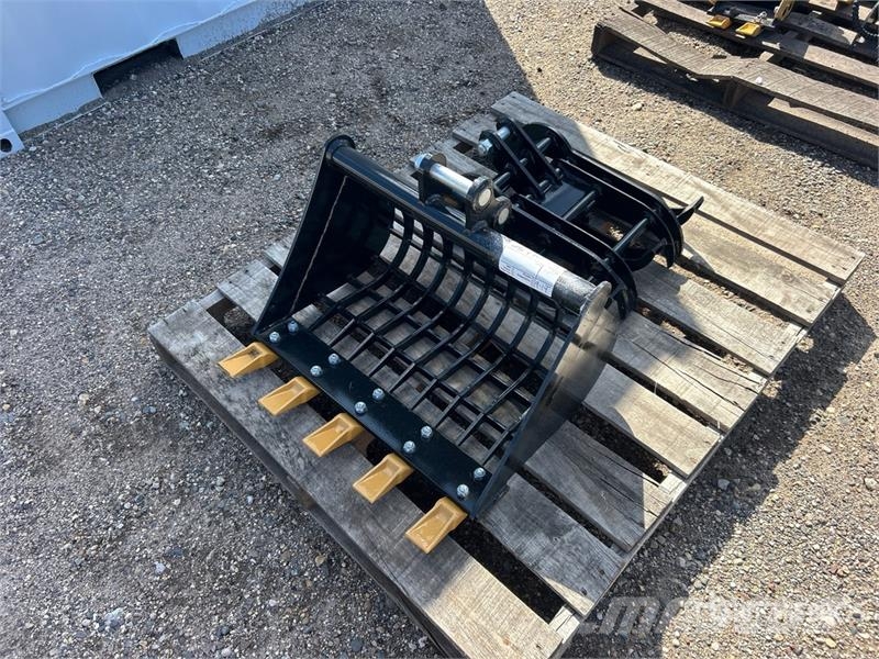 Quantity of (2) Mini Excavator Attachments (Unuse Otros componentes