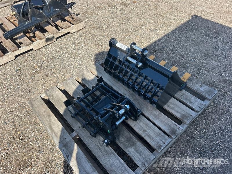 Quantity of (2) Mini Excavator Attachments (Unuse Otros componentes