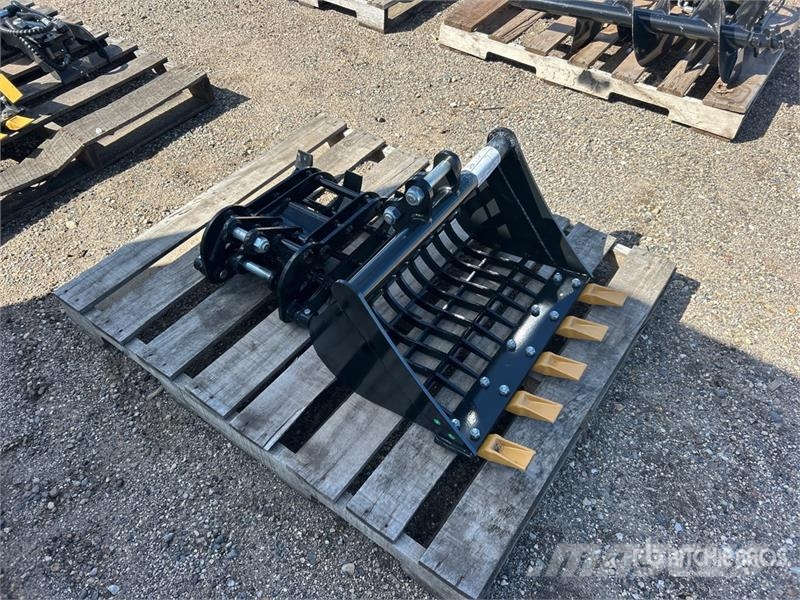 Quantity of (2) Mini Excavator Attachments (Unuse Otros componentes