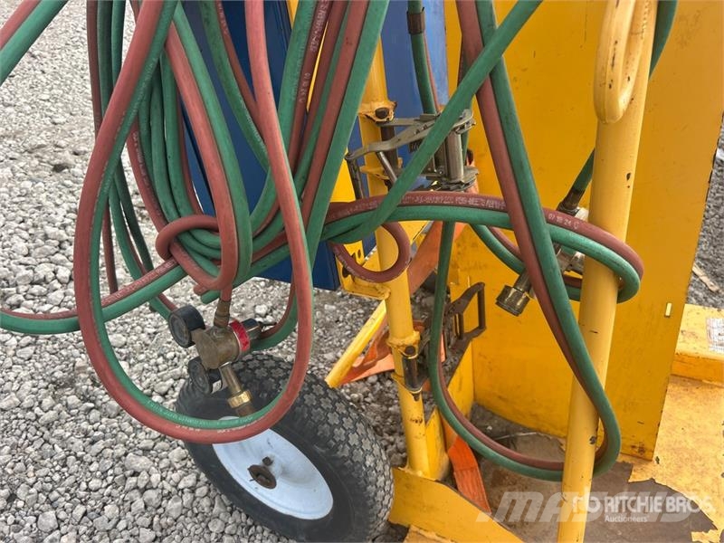 Quantity of (2) Oxy-Acetylene Torch Stands Outros componentes