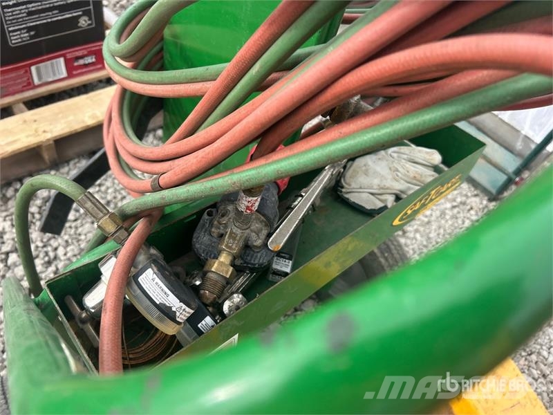 Quantity of (2) Oxy-Acetylene Torch Stands Outros componentes