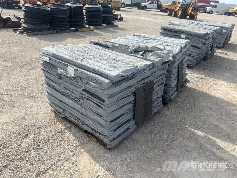 Quantity of (2) Pallets of Mixed Roofing Shingles Treuils, palans et monte-charge