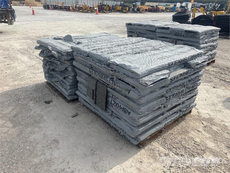  Quantity of (2) Pallets of Mixed Roofing Shingles Treuils, palans et monte-charge