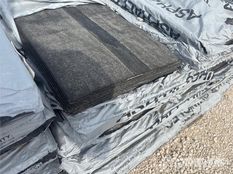 Quantity of (2) Pallets of Mixed Roofing Shingles Treuils, palans et monte-charge