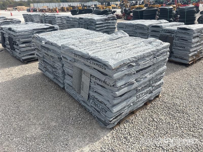  Quantity of (2) Pallets of Mixed Roofing Shingles Treuils, palans et monte-charge