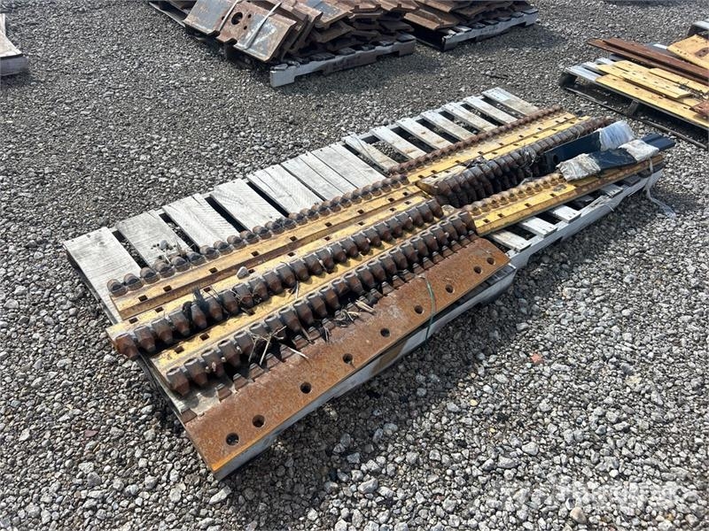 Quantity of (2) Pallets of 48 in Replaceable Bulle その他部品