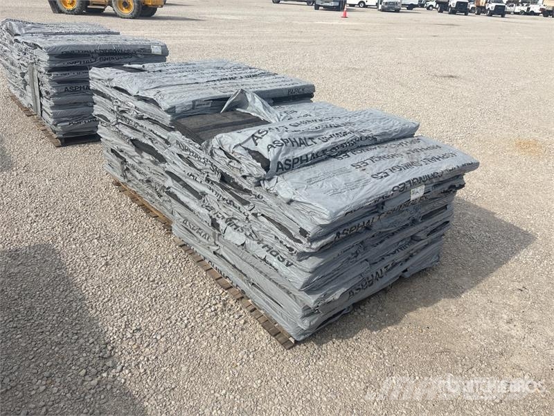 Quantity of (2) Pallets of Mixed Roofing Shingles Treuils, palans et monte-charge