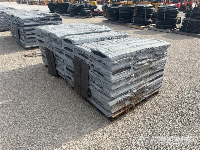  Quantity of (2) Pallets of Mixed Roofing Shingles Treuils, palans et monte-charge
