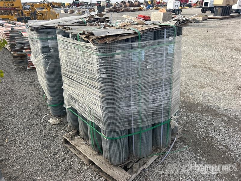 Quantity of (2) Pallets of Hardware Cloth Csörlők, emelőberendezések és anyagmozgató liftek