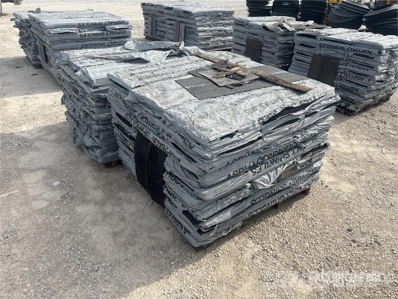 Quantity of (2) Pallets of Mixed Roofing Shingles Treuils, palans et monte-charge