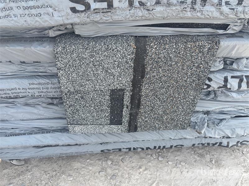  Quantity of (2) Pallets of Mixed Roofing Shingles Treuils, palans et monte-charge