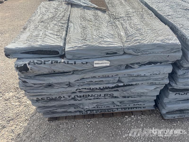  Quantity of (2) Pallets of Mixed Roofing Shingles Treuils, palans et monte-charge
