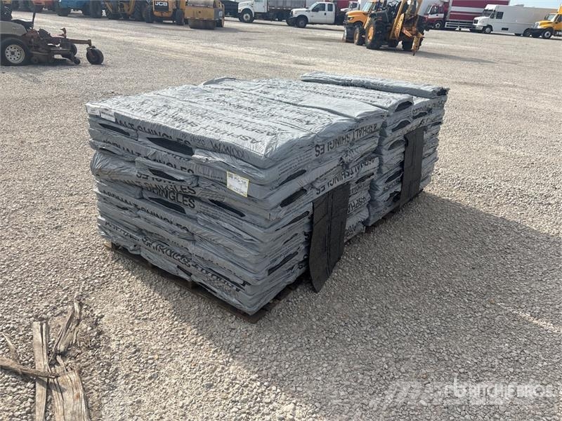  Quantity of (2) Pallets of Mixed Roofing Shingles Treuils, palans et monte-charge