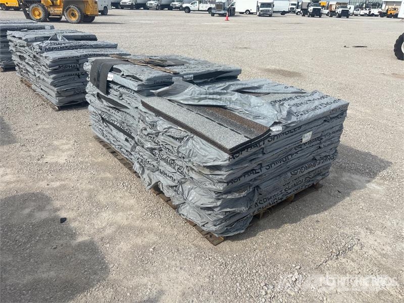 Quantity of (2) Pallets of Mixed Roofing Shingles Treuils, palans et monte-charge