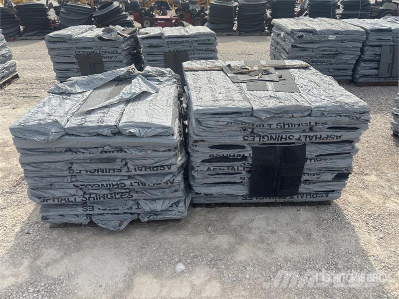 Quantity of (2) Pallets of Mixed Roofing Shingles Treuils, palans et monte-charge