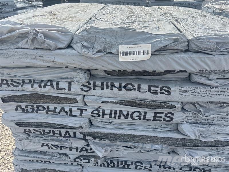  Quantity of (2) Pallets of Mixed Roofing Shingles Treuils, palans et monte-charge
