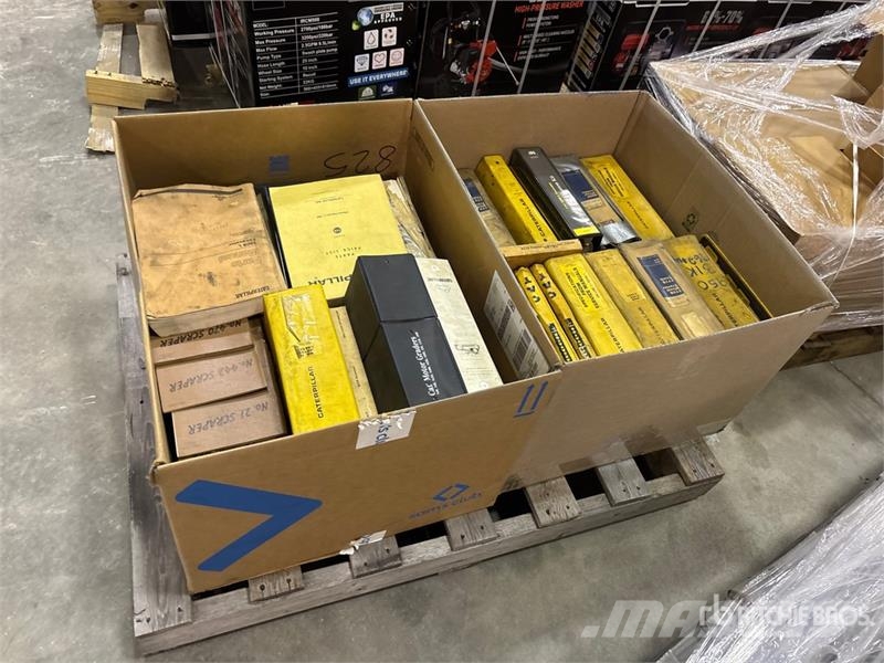  Quantity of (2) Pallets of Vintage Cat Parts and S مكونات أخرى