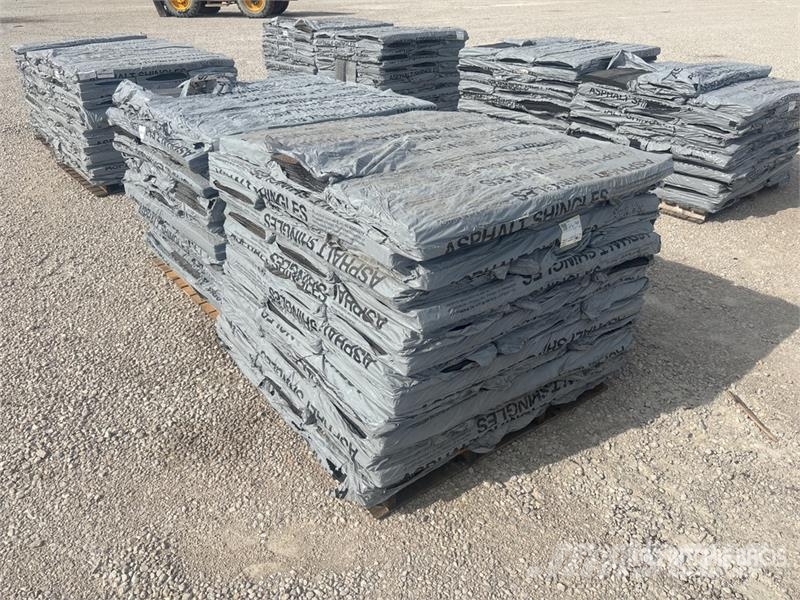  Quantity of (2) Pallets of Mixed Roofing Shingles Treuils, palans et monte-charge