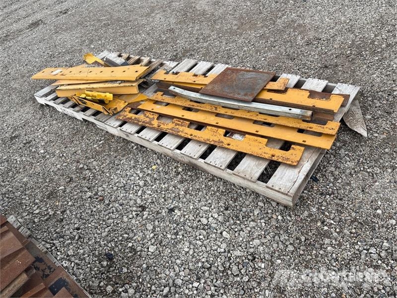  Quantity of (2) Pallets of Cutting Edge معدات النقل - غير ذلك