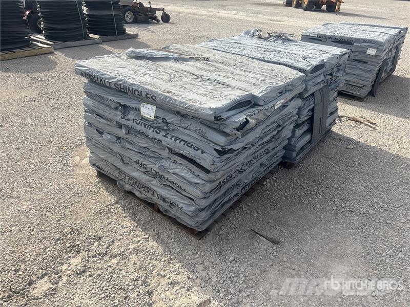  Quantity of (2) Pallets of Mixed Roofing Shingles Treuils, palans et monte-charge