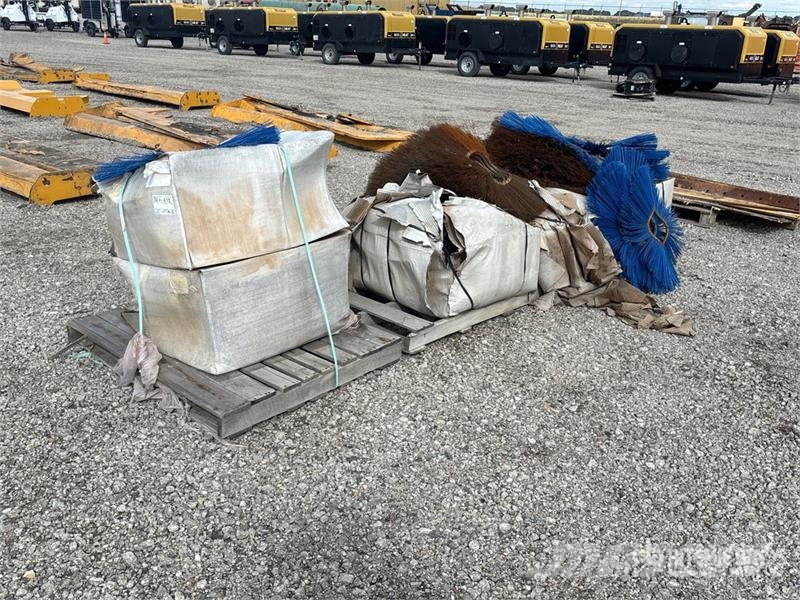 Quantity of (2) Pallets of Broom Attachment Escovas