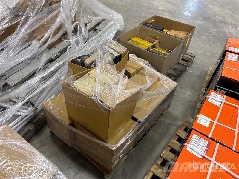  Quantity of (2) Pallets of Vintage Cat Parts and S مكونات أخرى
