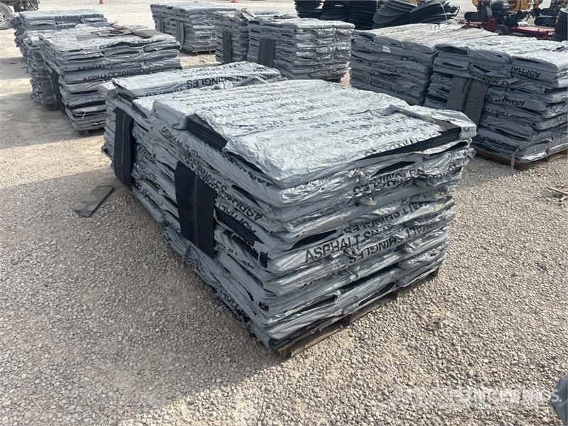 Quantity of (2) Pallets of Mixed Roofing Shingles Treuils, palans et monte-charge