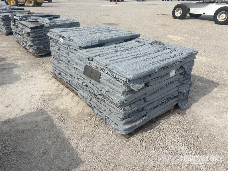  Quantity of (2) Pallets of Mixed Roofing Shingles Treuils, palans et monte-charge