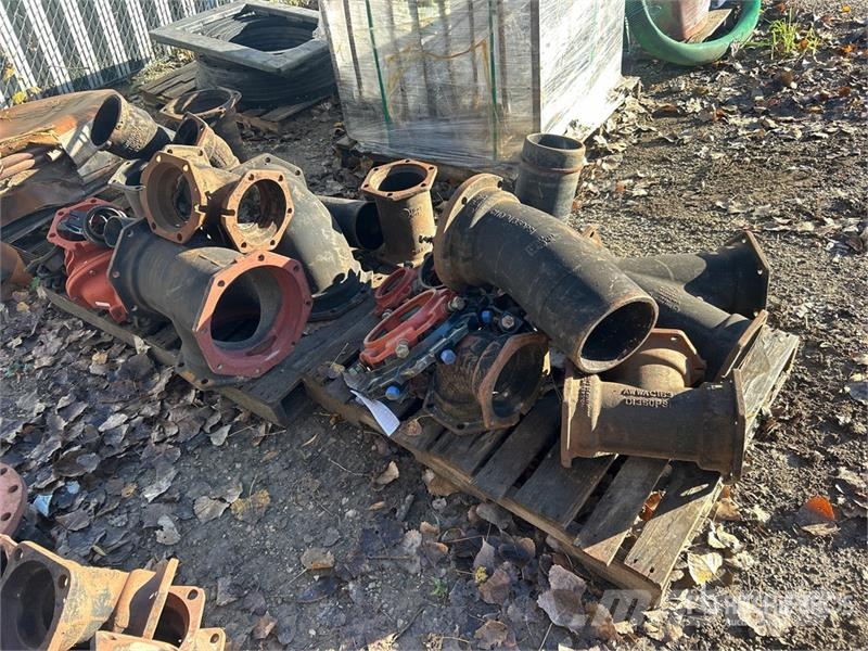 Quantity of (2) Pallets of Plumbing Supplies Outros componentes