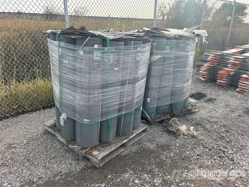 Quantity of (2) Pallets of Hardware Cloth Csörlők, emelőberendezések és anyagmozgató liftek
