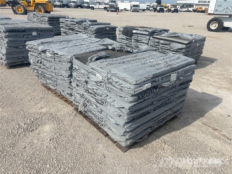 Quantity of (2) Pallets of Mixed Roofing Shingles Treuils, palans et monte-charge