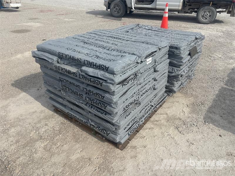  Quantity of (2) Pallets of Mixed Roofing Shingles Treuils, palans et monte-charge