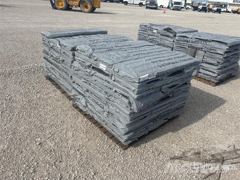  Quantity of (2) Pallets of Mixed Roofing Shingles Treuils, palans et monte-charge