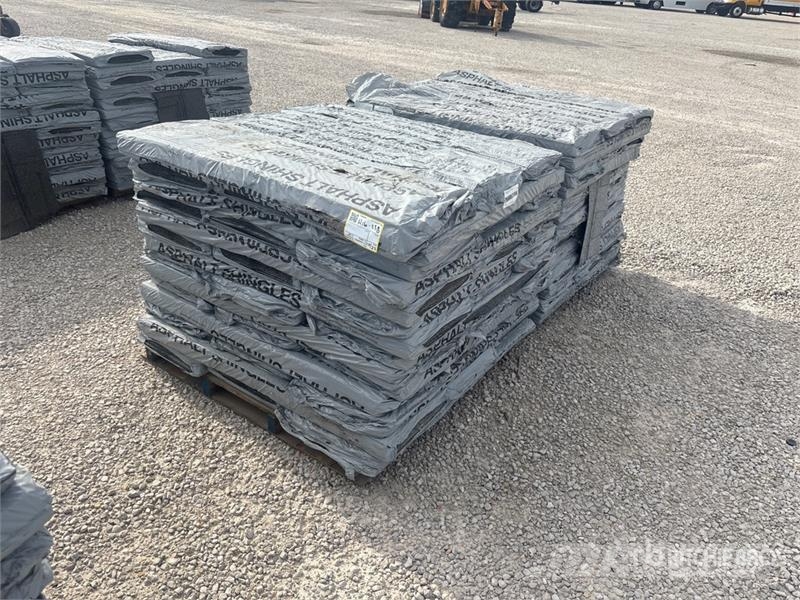  Quantity of (2) Pallets of Mixed Roofing Shingles Treuils, palans et monte-charge
