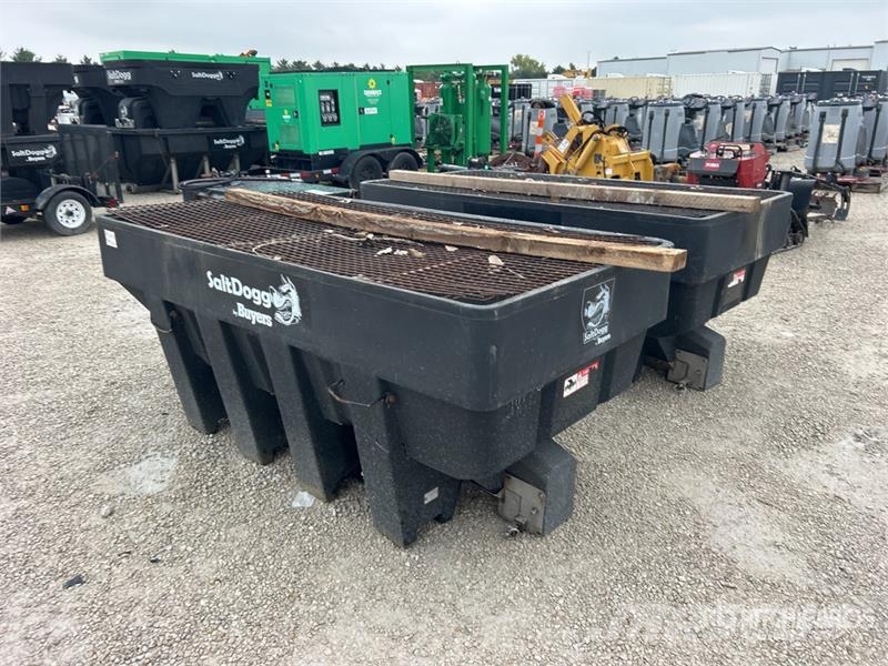  Quantity of (2) SaltDogg SHPE2000 Salt Spreader معدات نشر الرمال والملح
