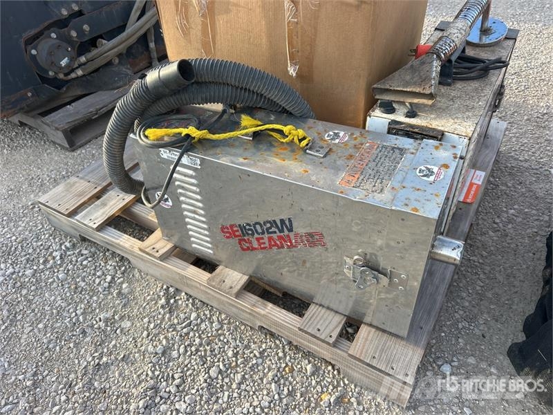 Quantity of (2) Smoke Extractors Entreprenør - Andet