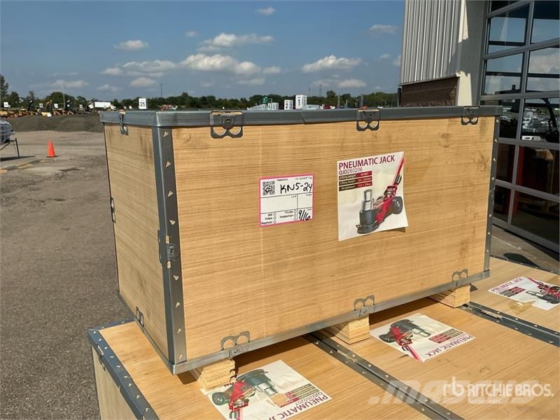Quantity of (2) STARVOX JB80T 80 ton Pneumatic/Hy Muu