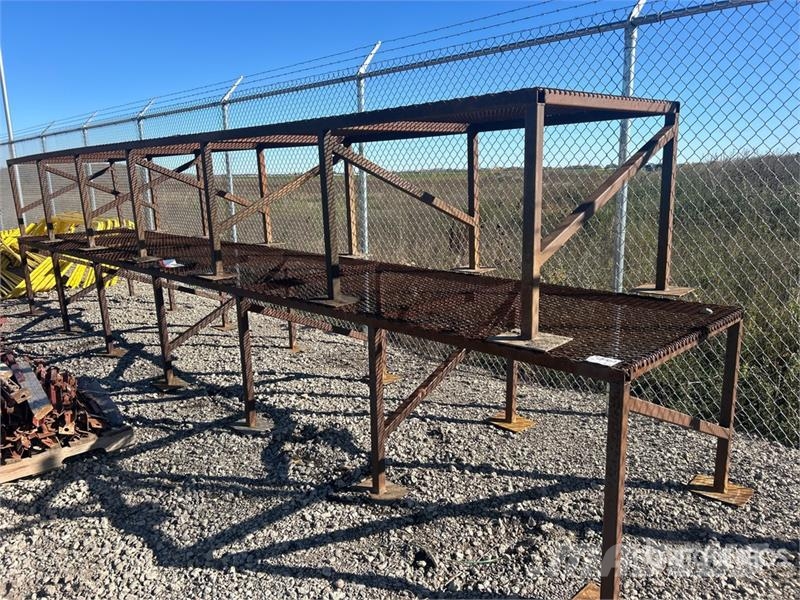  Quantity of (2) Storage Rack 其他