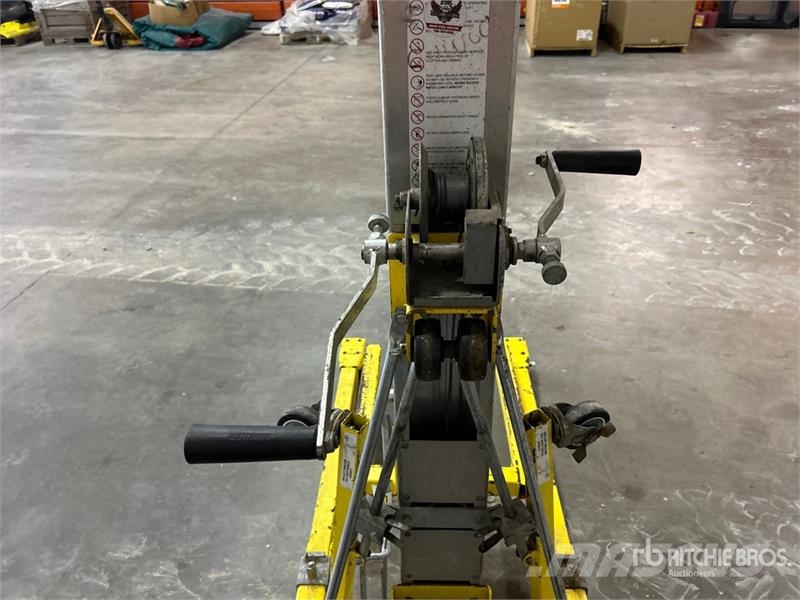  Quantity of (2)  Sumner Series 2400 Material Hoist 吊車起重機、絞車吊貨機和物料升降機