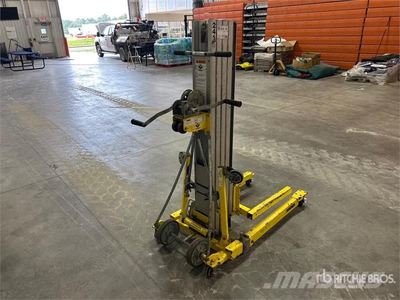  Quantity of (2)  Sumner Series 2400 Material Hoist 吊車起重機、絞車吊貨機和物料升降機
