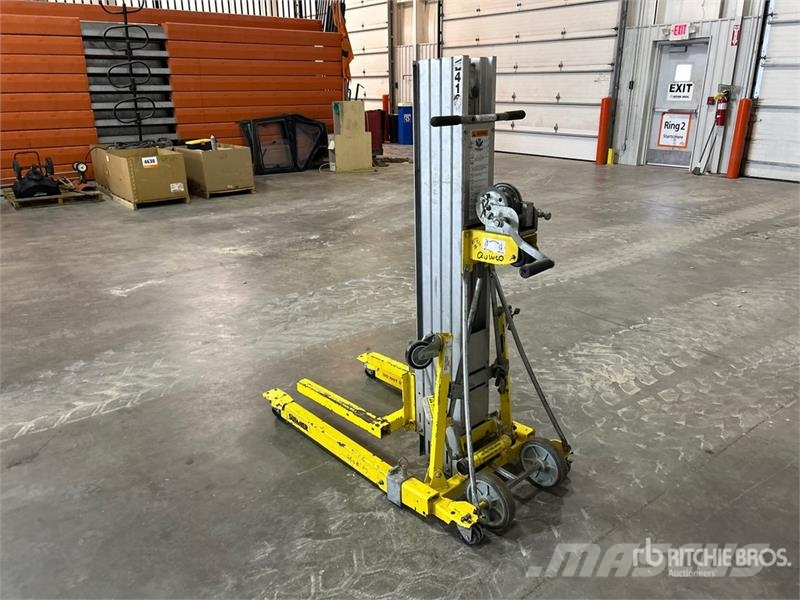  Quantity of (2)  Sumner Series 2400 Material Hoist 吊車起重機、絞車吊貨機和物料升降機