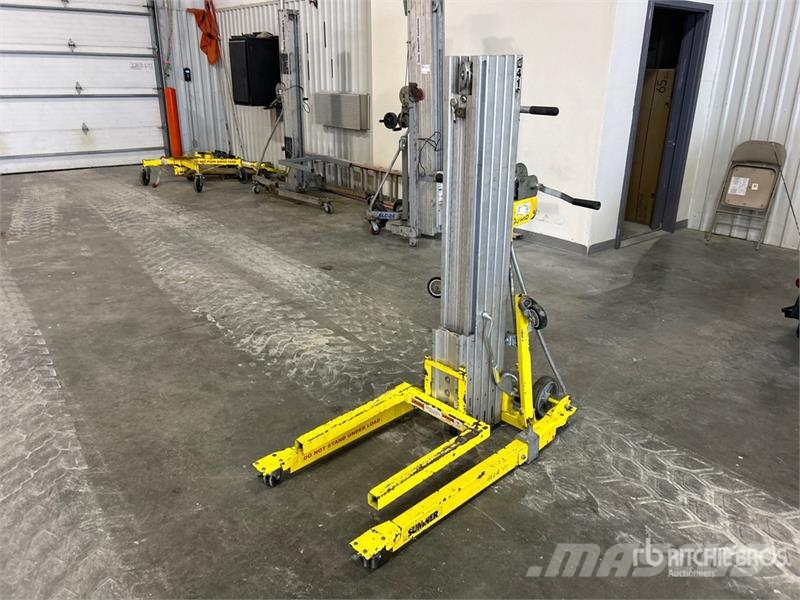 Quantity of (2)  Sumner Series 2400 Material Hoist 吊車起重機、絞車吊貨機和物料升降機