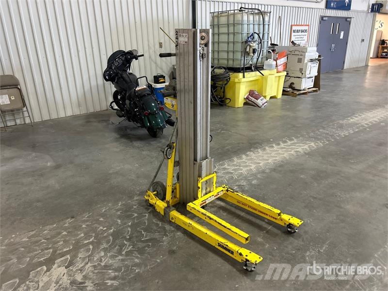  Quantity of (2)  Sumner Series 2400 Material Hoist 吊車起重機、絞車吊貨機和物料升降機